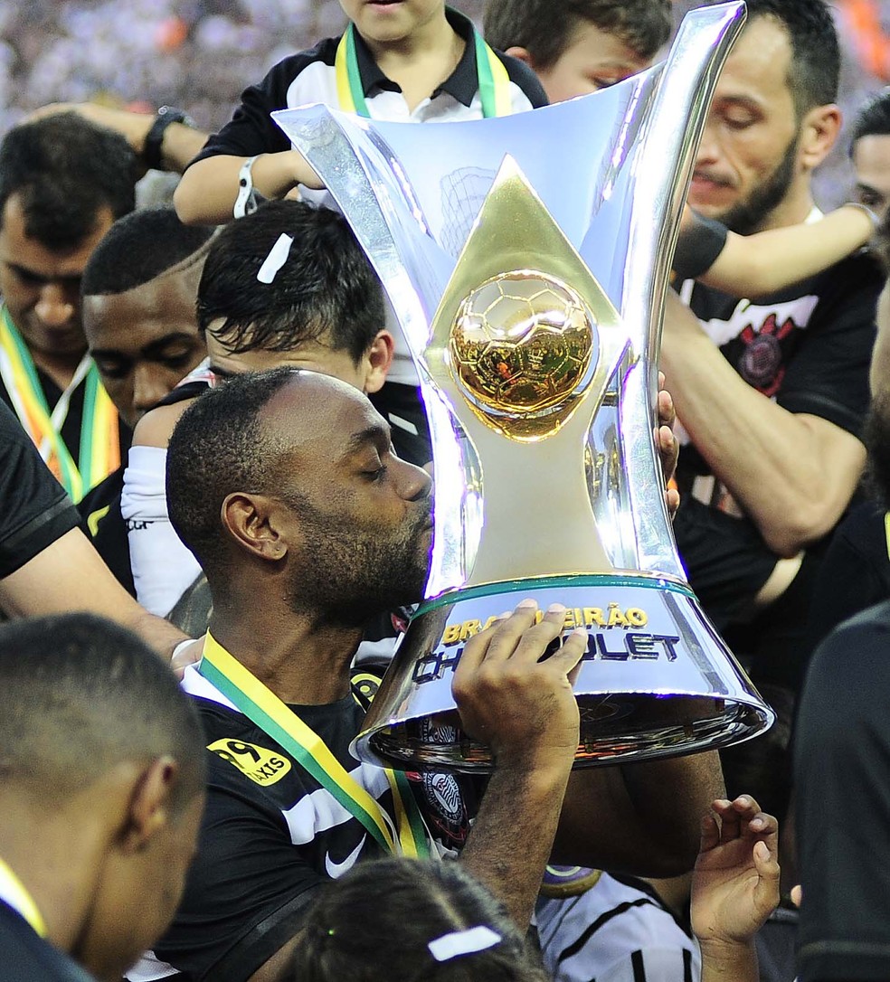 Vagner Love foi campeão brasileiro no Corinthians — Foto: Marcos Ribolli