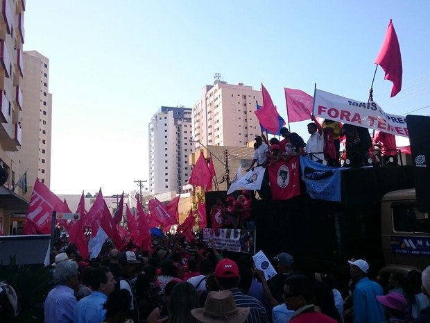 G1 - Grupo protesta na região de Bauru e Marília contra a