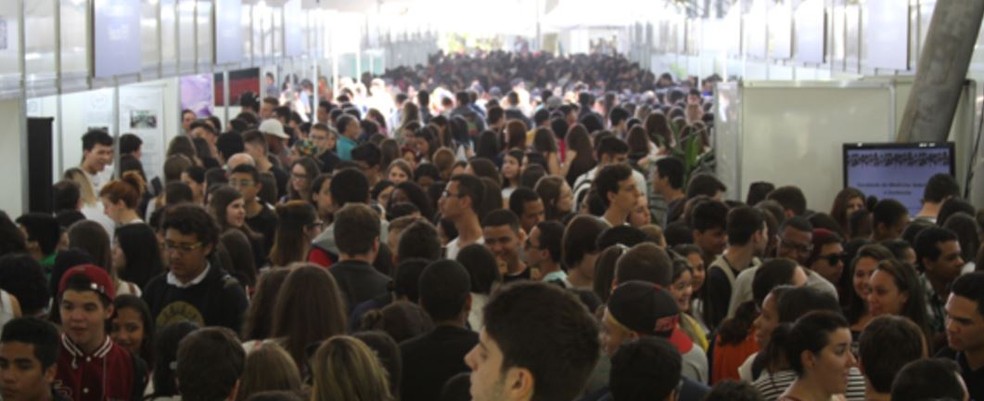Em anos anteriores, com versões presenciais, Feira de Profissões da USP reuniu milhares de participantes: mais de 100 mil no ano passado — Foto: Divulgação/ USP