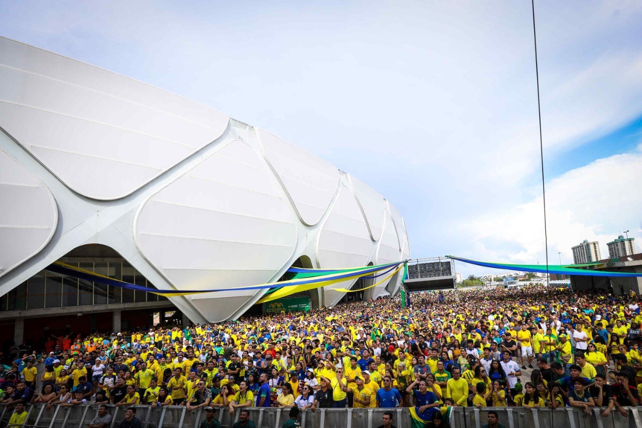Em dias de jogos do Brasil na Copa, arrecadação de brinquedos para o Natal é direcionada à Arena da Amazônia