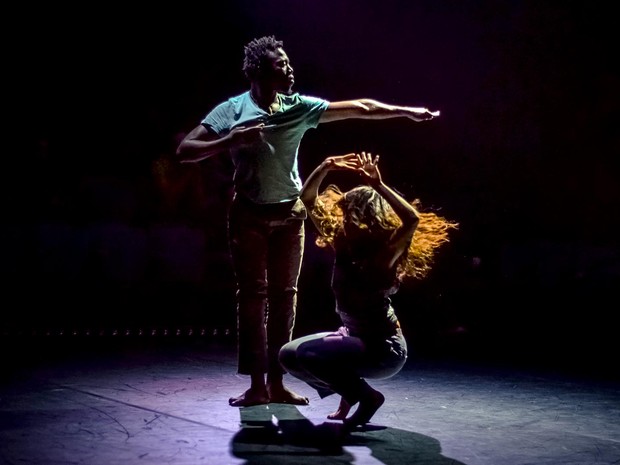 Dançarinos fazem coreografia de Your Ghost isNotEnough, de Kubilai Khan Investigation, atração do Movimento Internacional de Dança, em Brasília (Foto: MID/Divulgação)
