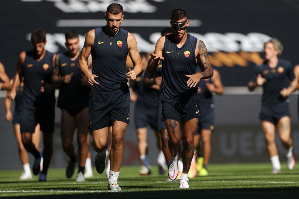 Pellegrini e Dzeko devem jogar pela Roma contra o Sevilla, na Liga Europa — Foto: Getty Images