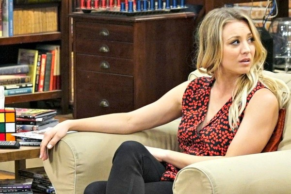 A atriz Kaley Cuoco em cena da série The Big Bang Theory (Foto: Reprodução)