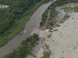 Rompimento de barragem de areia em Jacareí (Foto: Reprodução/TV Vanguarda)