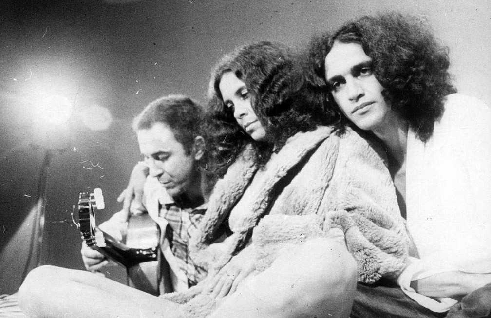 João Gilberto, Gal Costa e Caetano Veloso reunidos durante apresentação em julho de 1980 — Foto: Estadão Conteúdo/Arquivo