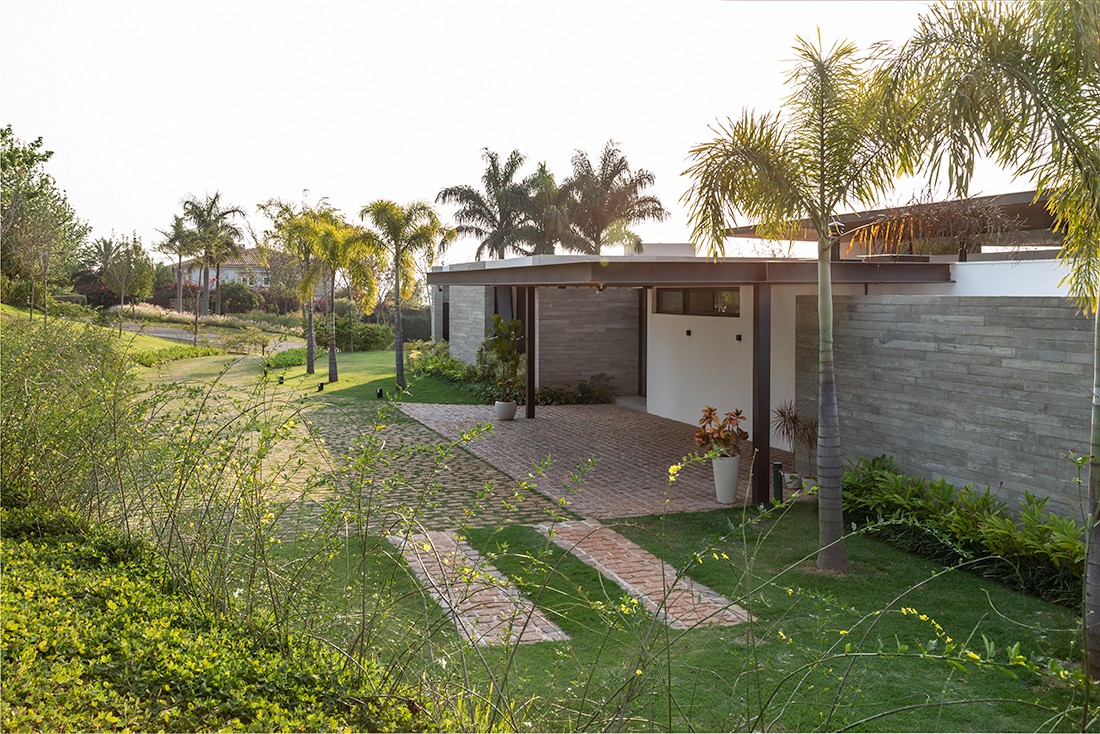 Casa térrea de 600 m² tem os ambientes interligados - Casa e Jardim |  Arquitetura