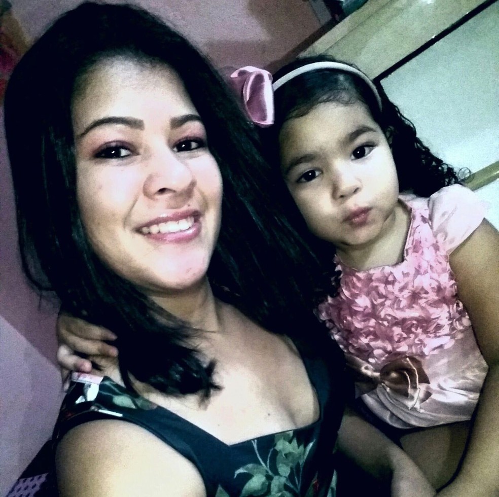 Mãe filha morreram após acidente em Ituaçu — Foto: Reprodução/Redes Sociais