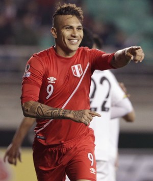 Guerrero comemora gol Peru x Bolívia (Foto: Reuters/Jorge Adorno)