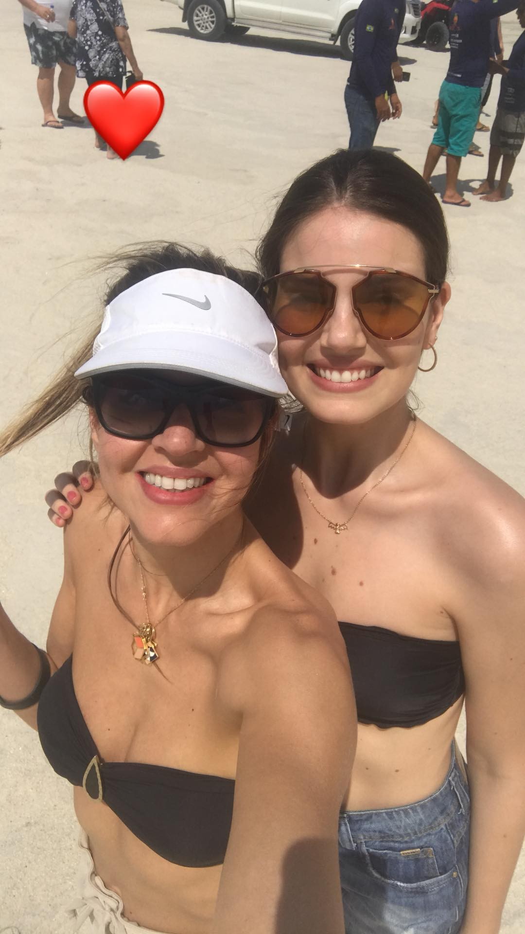 Mariana Santos e Camila Queiroz (Foto: Reprodução/Instagram)