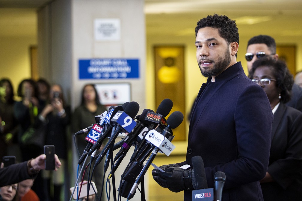  Jussie Smollett fala com a imprensa na corte, em Chicago, após acusações contra ele serem retiradas — Foto: Ashlee Rezin/Sun-Times/Chicago Sun-Times via AP