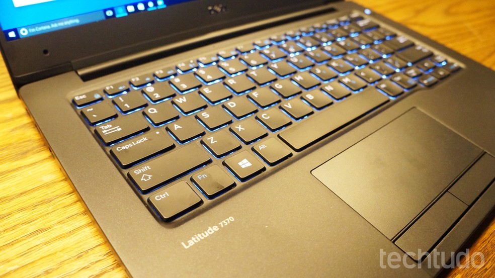 Linhas profissionais de notebook, com a Dell Latitude, são mais indicadas para trabalhar — Foto: Thássius Veloso/TechTudo