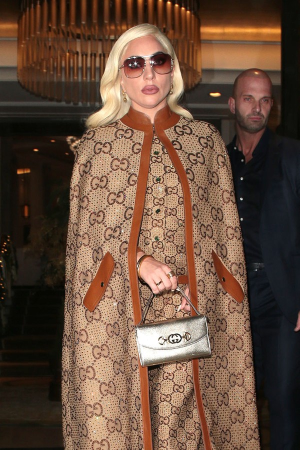 LONDON, ENGLAND - NOVEMBER 10: Lady Gaga seen leaving her hotel ahead of BAFTA Film: House of Gucci - film screening on November 10, 2021 in London, England. (Photo by Neil Mockford / Ricky Vigil M/GC Images) (Foto: GC Images)