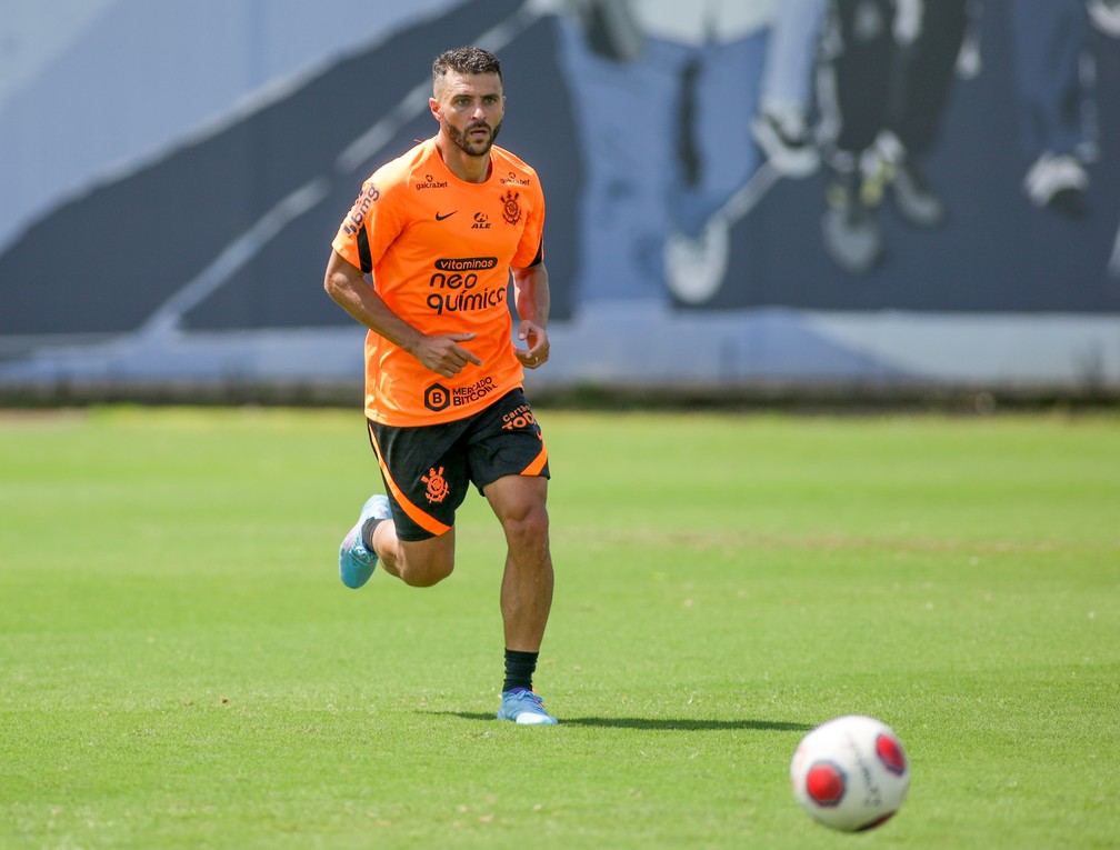 Júnior Moraes em seu primeiro treino no Corinthians — Foto: Rodrigo Coca/Ag. Corinthians
