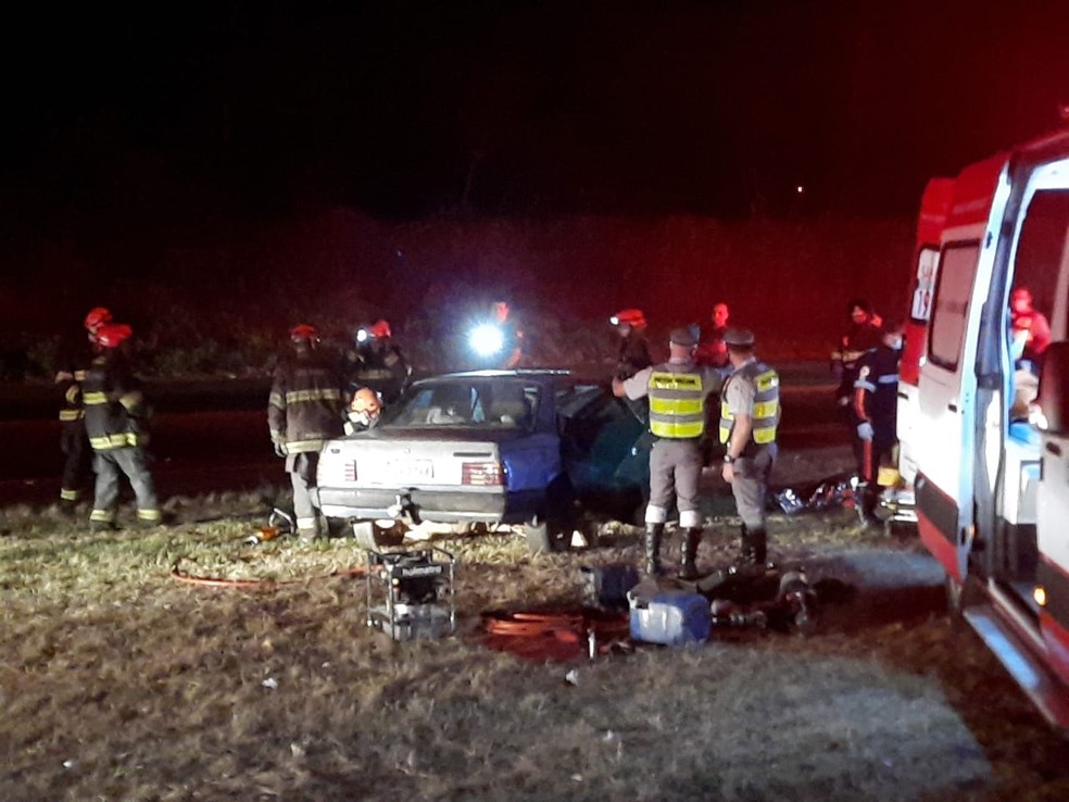 Colisão entre carros deixou três mortos na SP-215 em São Carlos — Foto: A Cidade ON/São Carlos
