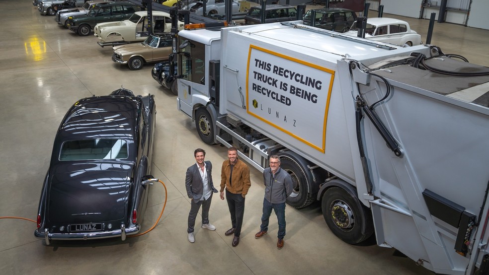 A fortuna de Beckham irá ajudar a empresa a fazer a conversão de caminhões de lixo elétricos — Foto: Divulgação