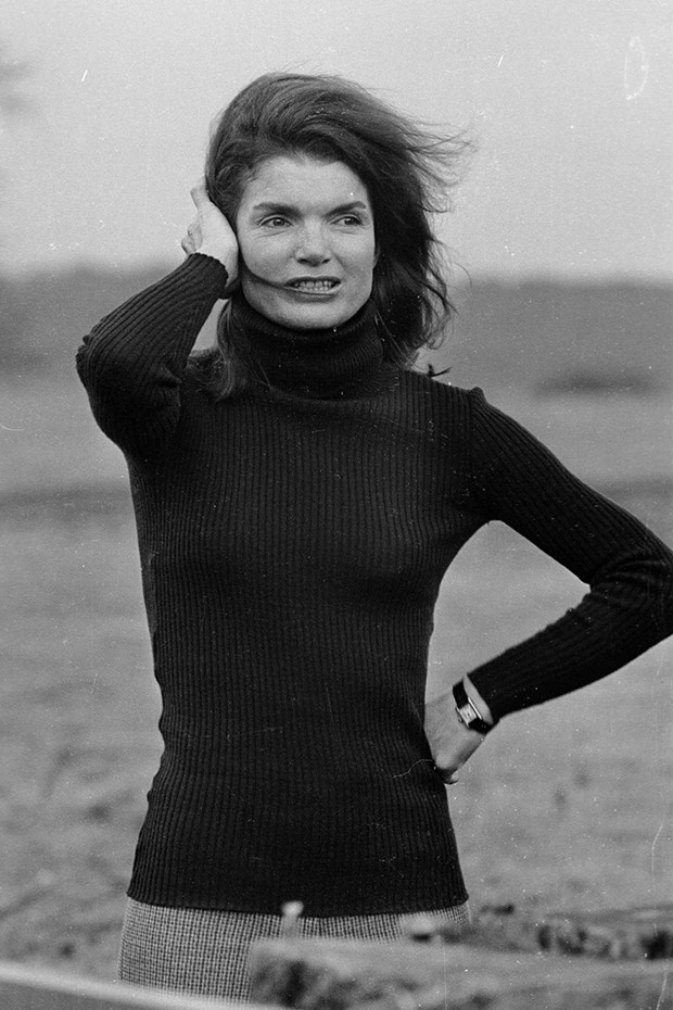 Jackie Kennedy wearing her Cartier 'Tank' wristwatch in 1963 (Foto: DAVID CAIRNS/STRINGER/HULTON ARCHIVE/GETTY IMAGES)