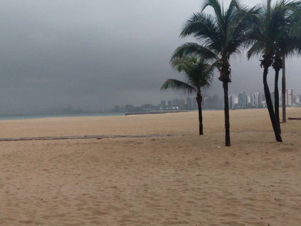 Previsão da Funceme para Fortaleza é de mais chuvas no decorrer de sábado e domingo. — Foto: Derley Melo/Sistema Verdes Mares