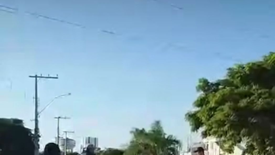 Scooby e outros surfistas denunciam amea&ccedil;as de fac&ccedil;&otilde;es em meio aos resgates no RS