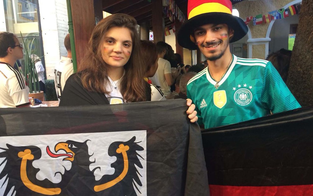 Juliana e Gabriel torcem juntos pela Alemanha neste sÃ¡bado (23), em SÃ£o Paulo (Foto: BÃ¡rbara Muniz Vieira/G1)