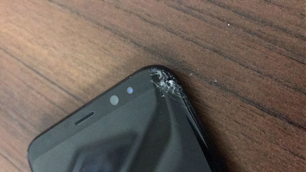  Mesmo com dano mínimo, conserto de tela de um Samsung Galaxy S8 pode chegar a R$ 1,8 mil  (Foto: Felipe Hevia/Arquivo pessoal)