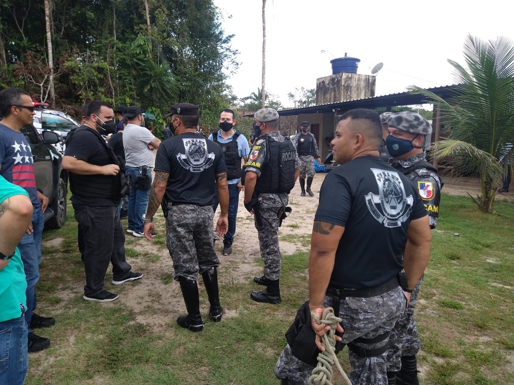 Polícia Civil comanda operação de busca e apreensão em imóvel vinculado a PMs suspeitos de extorsão — Foto: Paulo Frazão/Rede Amazônica