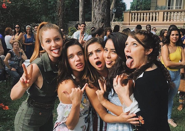 Laryssa Ayres e mais atrizes (Foto: reprodução/Instagram)