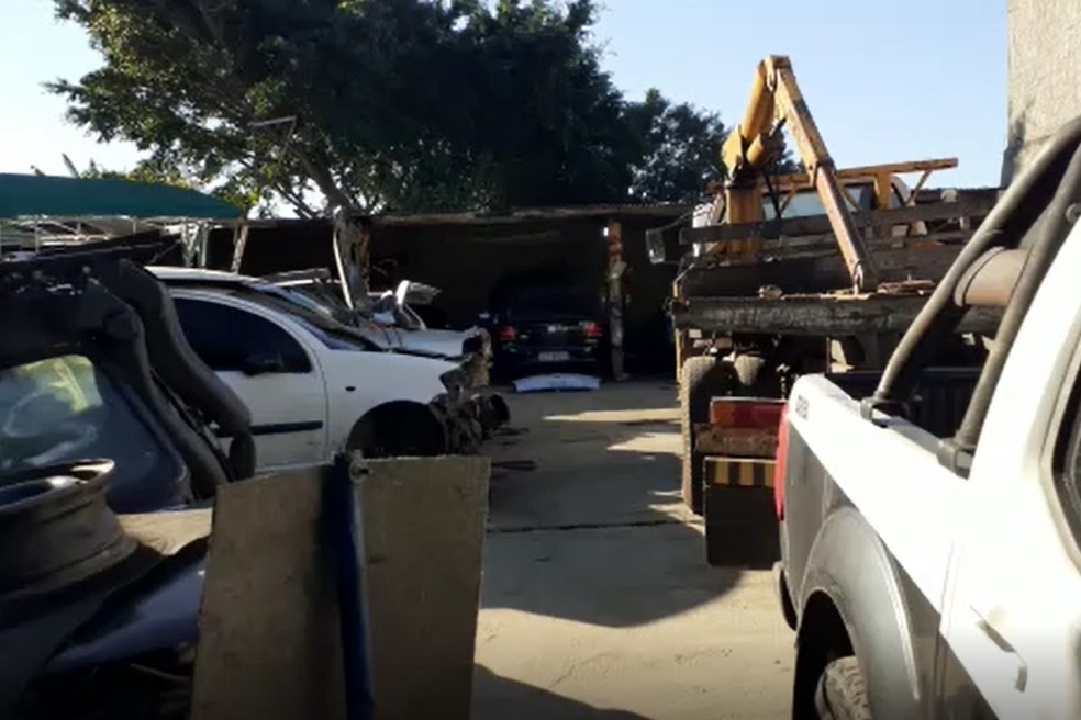 Casal Dono De Ferro Velho Com Pecas De Carros Roubados E Preso Em Flagrante Apos Perseguicao Policial Em Iguaba Grande No Rj Regiao Dos Lagos G1
