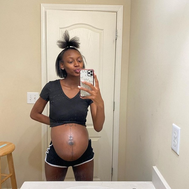Kayla Nicole Jones na reta final da gravidez de Messiah (Foto: Reprodução/Instagram)