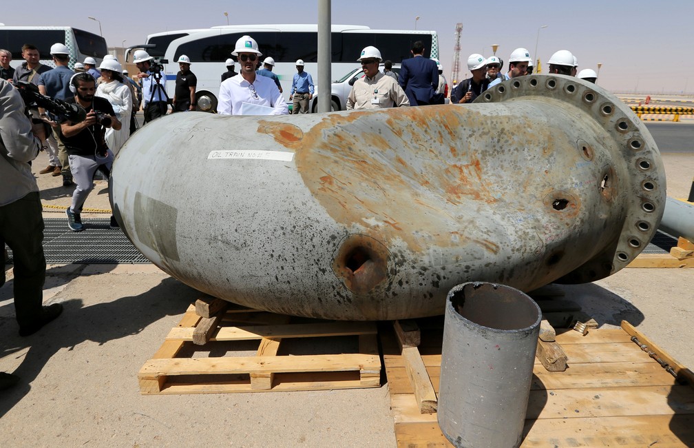Oleoduto ficou danificado em ataque na instalaÃ§Ã£o de petrÃ³leo da Aramco em Khurais, na ArÃ¡bia Saudita â Foto: Hamad l Mohammed/ Reuters