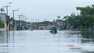Em Maceió, os bairro próximos à Lagoa Mundau ficaram alagados. Mais da metade dos municípios alagoanos declararam estado de emergência — Foto: Pei Fon/Zimel Press