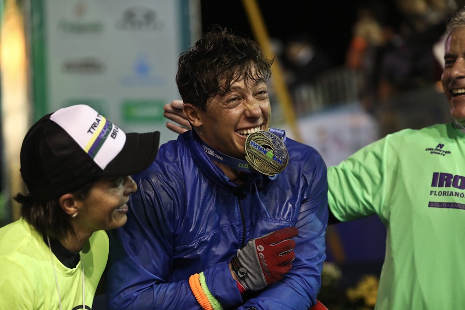 Sem andar há 10 anos, paratriatleta vira Ironman: 