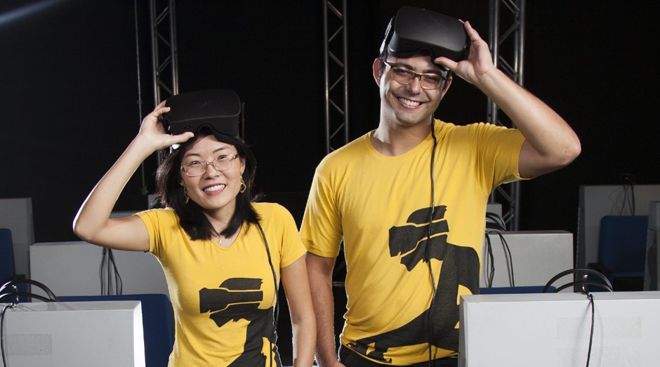 Keila e Pedro Kayatt, da VR Monkey: óculos de realidade virtual para criar novos ambientes de ensino (Foto: Daniela Toviansky)