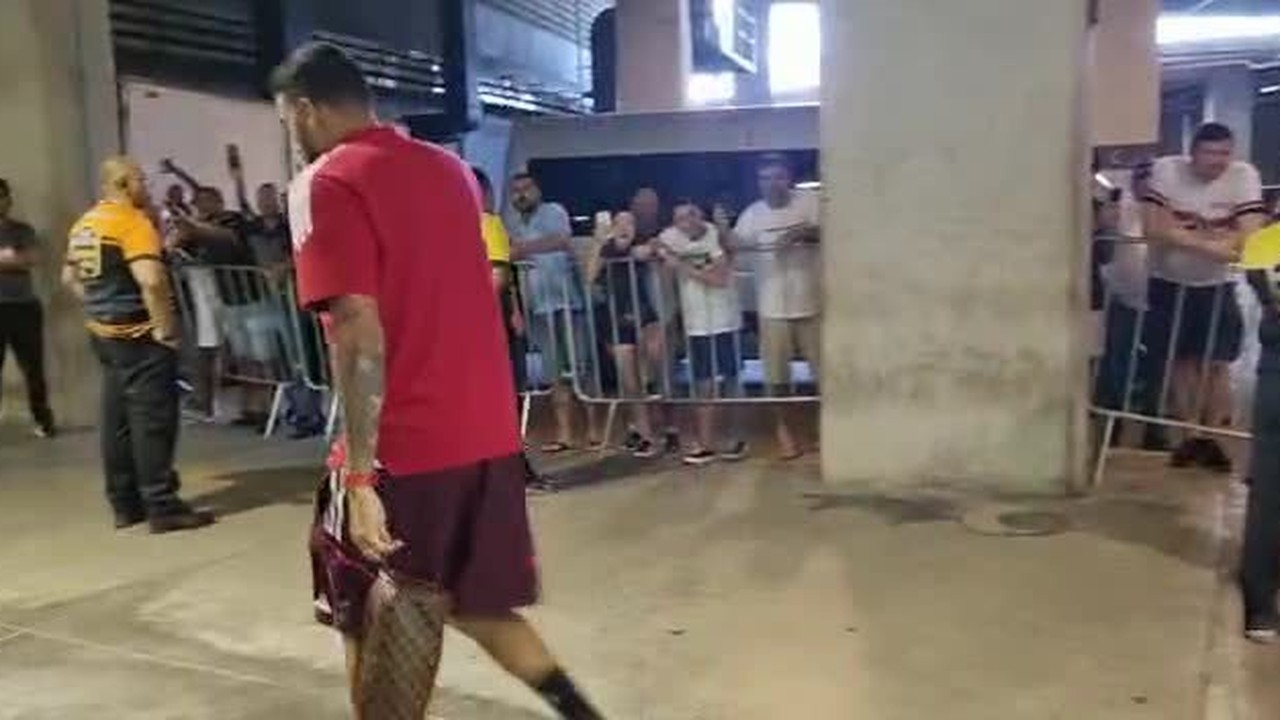 Elenco do São Paulo chega à Arena Castelão para o duelo com o Ceará