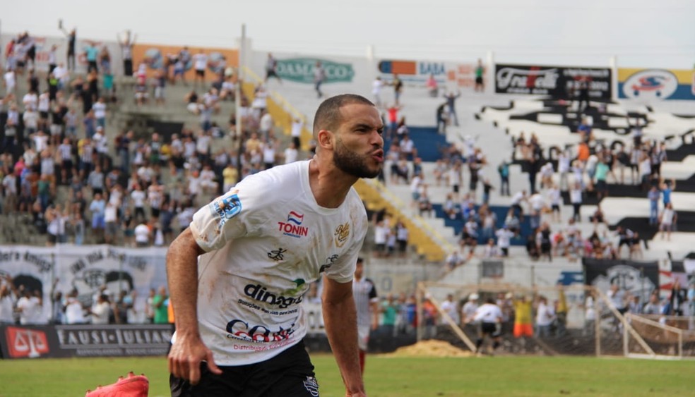 Gleyson tem 18 gols pelo LeÃ£o do Norte na Segundona â€” Foto: Rafael Alves / Comercial FC