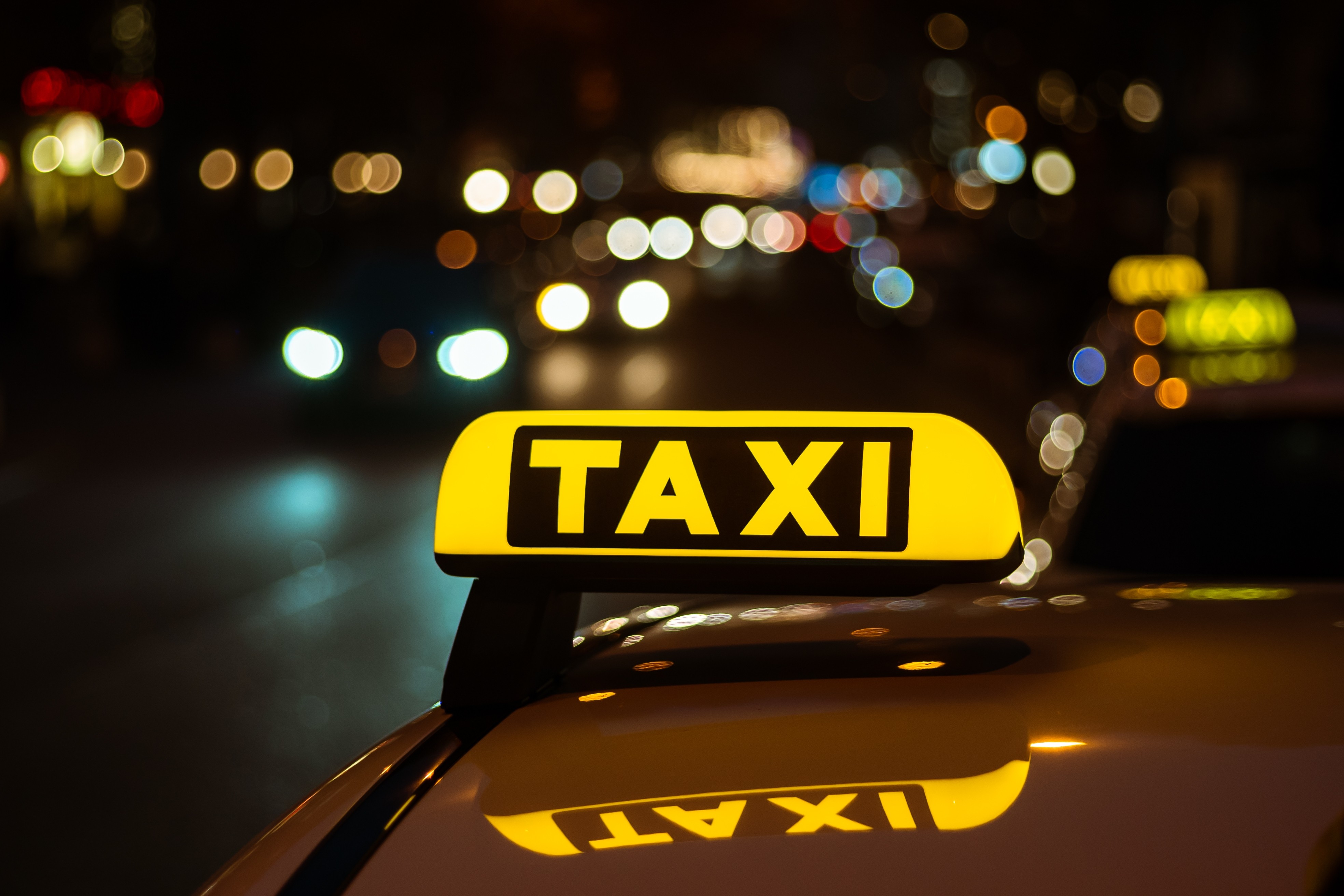 Táxis viajam 3 mil quilômetros para trazer refugiados ucranianos para a Espanha (Foto: Reprodução / Instagram)