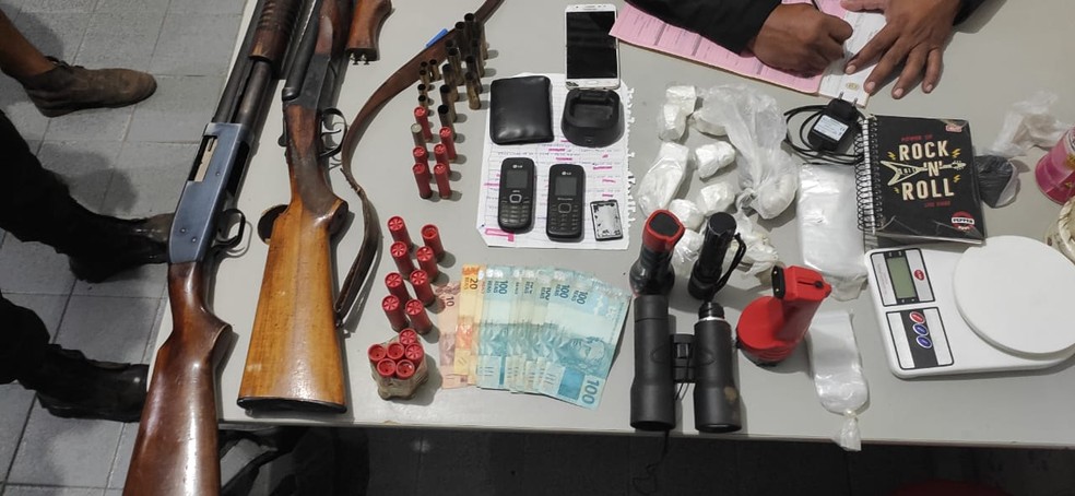 Operação policial prende 11 pessoas suspeitas de homicídio e comércio ilegal de drogas, na Paraíba — Foto: Divulgação/Polívia Civil