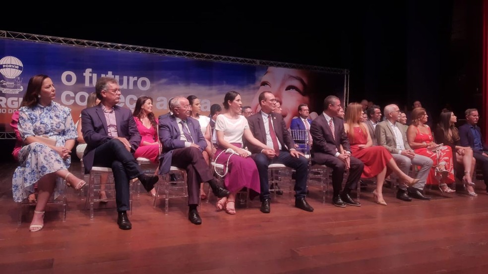 Secretários de governo de Sergipe durante posse no Teatro Atheneu em Aracaju (SE). — Foto: Jeová Luiz/ TV Sergipe