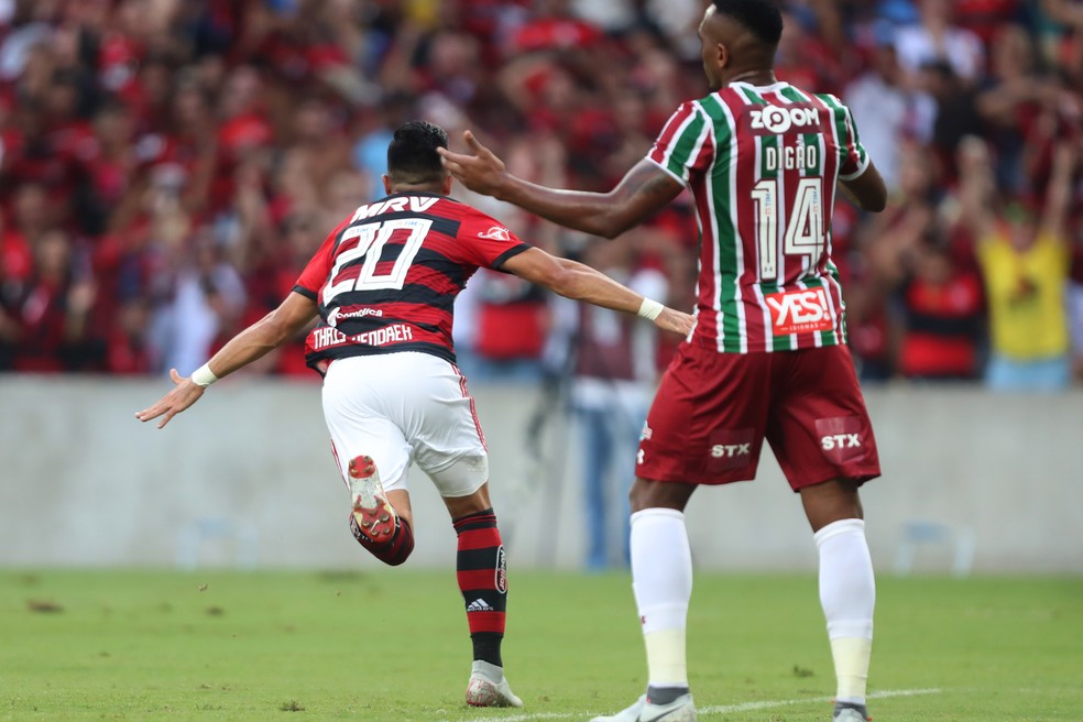 Fernado Uribe comemora um de seus gols no Fla-Flu &mdash; Foto: Gilvan de Souza / Flamengo
