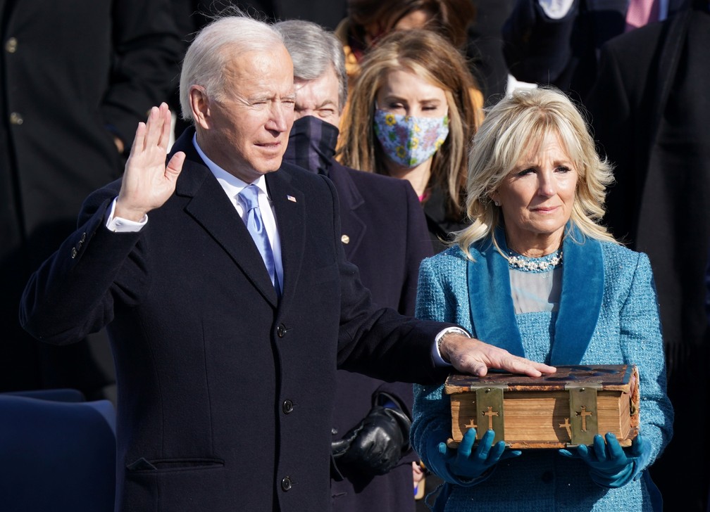 Joe Biden toma posse como 46º Presidente dos Estados Unidos na Frente Oeste do Capitólio dos EUA, em Washington, nesta quarta (20)  — Foto: Kevin Lamarque/Reuters