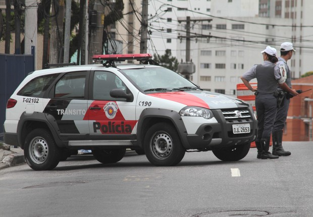 Policiais da Polícia Militar de São Paulo fazem segurança em rua da capital paulista (Foto: Agência Brasil)