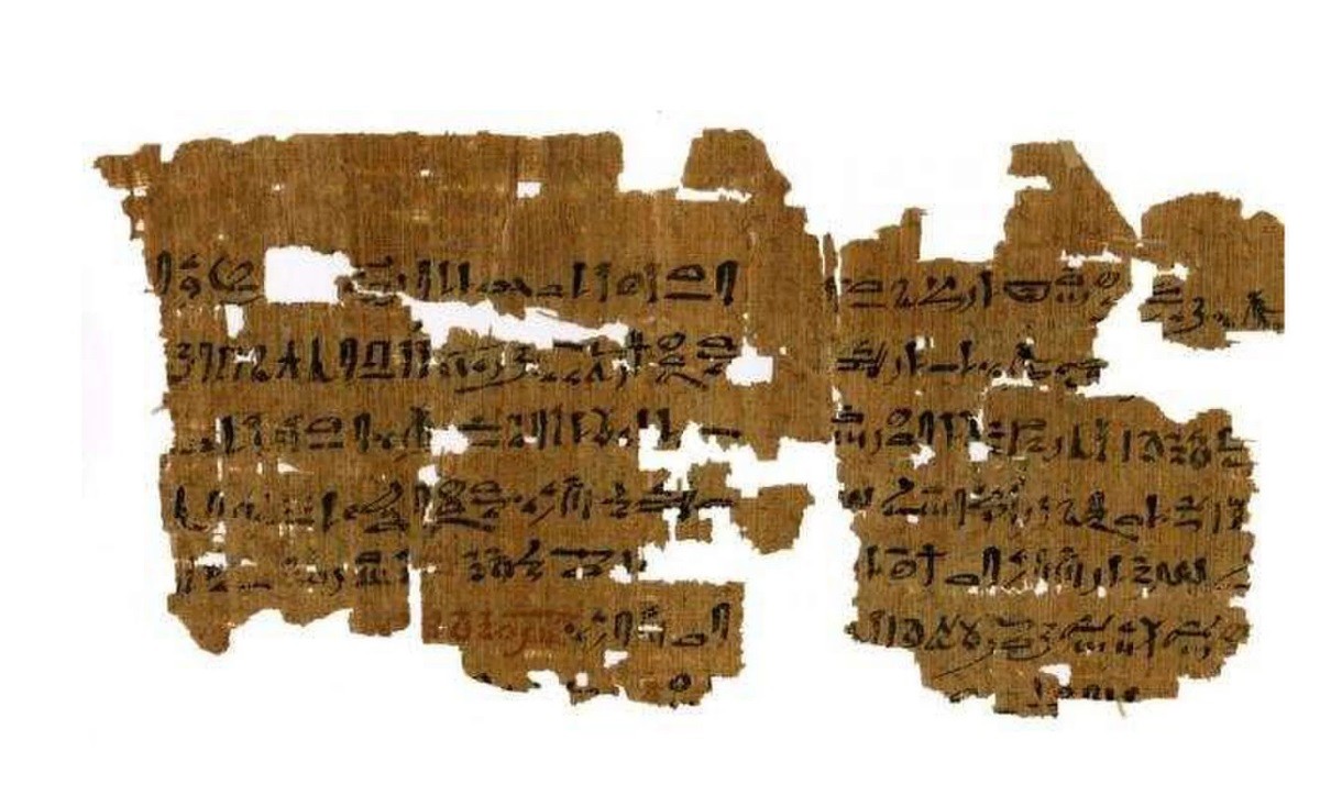 Fragmento de papiro que foi traduzido por pesquisadores (Foto: Divulgação/Universidade de Copenhagen)