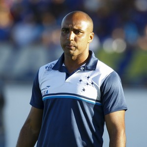 Deivid elogia atuação em vitória e crê que time está bem servido de zagueiro