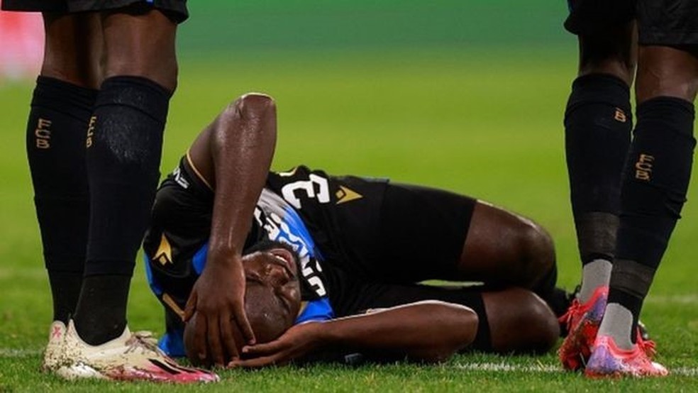 Estudos recentes têm mostrado que, mais importante que a força do impacto, a frequência de pancadas na cabeça (e o curto espaço de tempo entre elas) é o fator decisivo para desenvolver problemas neurológicos — Foto: GETTY IMAGES/BBC