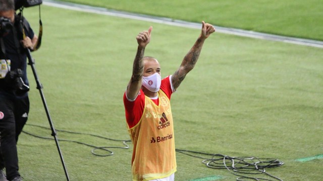 D'Alessandro, ainda no banco, em Inter x Palmeiras