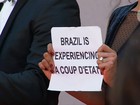 Equipe de 'Aquarius' protesta em Cannes contra impeachment de Dilma