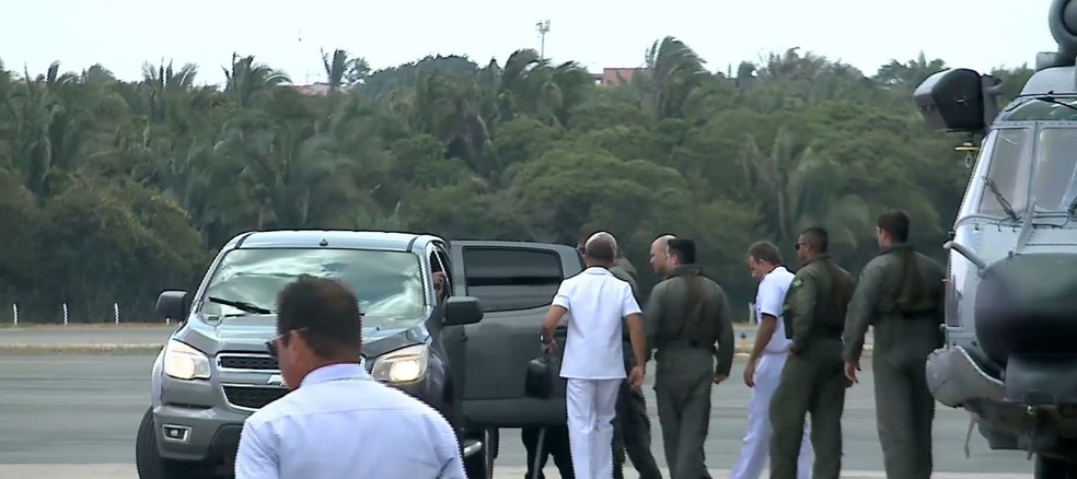 Após o resgate, ele foi trazido de helicóptero para São Luís. — Foto: Reprodução/TV Mirante