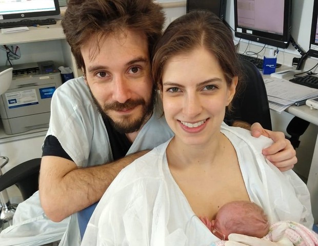Laís e Fernando: meses de UTI neonatal (Foto: Arquivo pessoal)