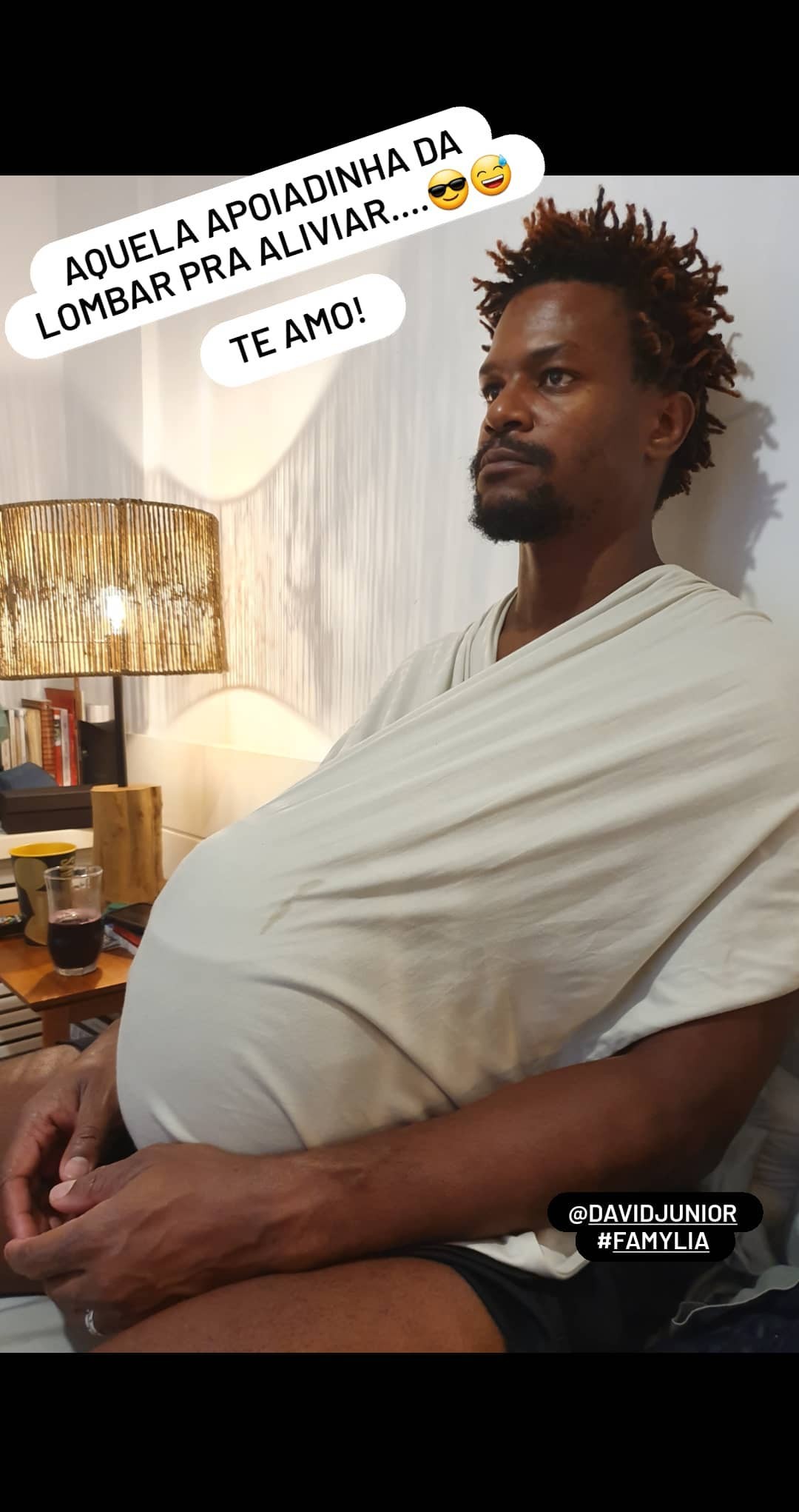 David Junior usa melancia como barriga de gravidez (Foto: Reprodução/Instagram)