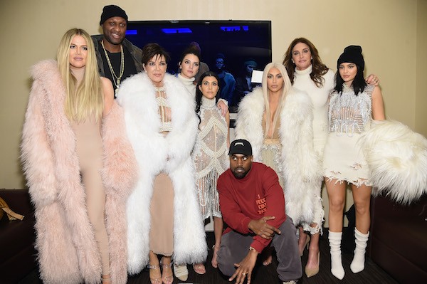 Kris Jenner, Kanye West, Kim Kardashian e suas irmãs (Foto: Getty Images)