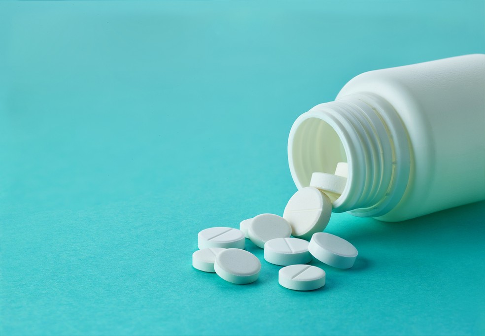 A aspirina é analgésica, antipirética, anti-inflamatória e antiplaquetária, mas pode causar efeitos colaterais quando usada em excesso e sem prescrição — Foto: Istock Getty Images